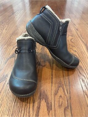 Clark’s Roseville Aster Faux-Fur Lined Ankle Boots - 7.5